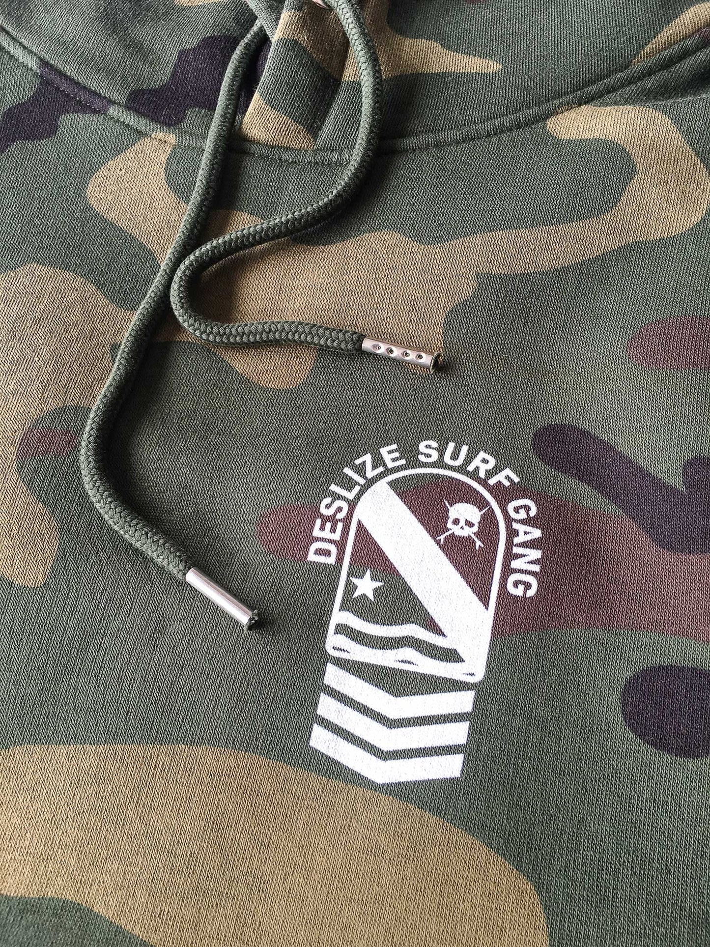 Camouflage Hoodie, Front side closed-up