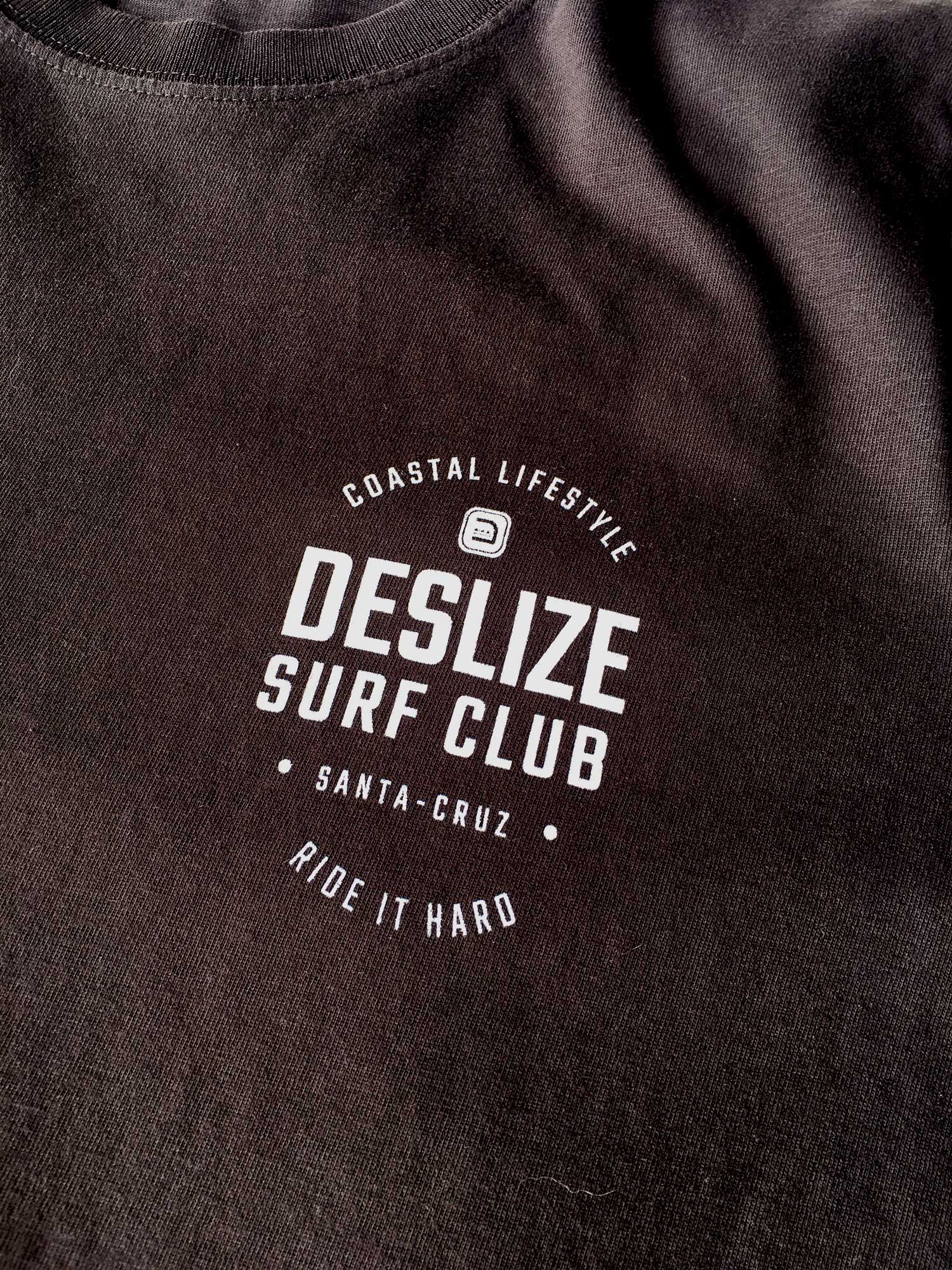 Desilze Surf Club Tshirt, Front side close-up